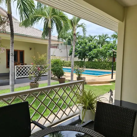 1 Bedroom House With Pool In Central Location